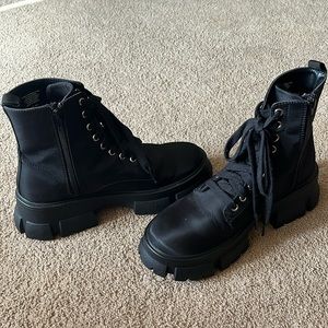 Steve madden zip up side and lace up front boots